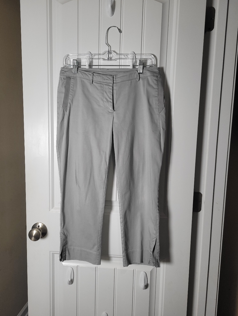 Simply Vera Wang light Gray Cropped Capri Dress Pants.  Size 4